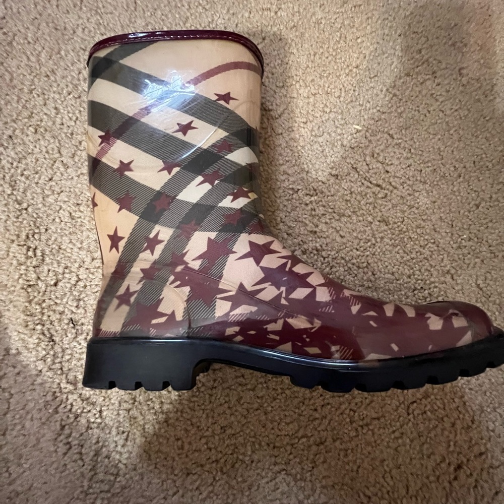 Authentic BURBERRY rain boots (special edition) - Picture 9 of 11